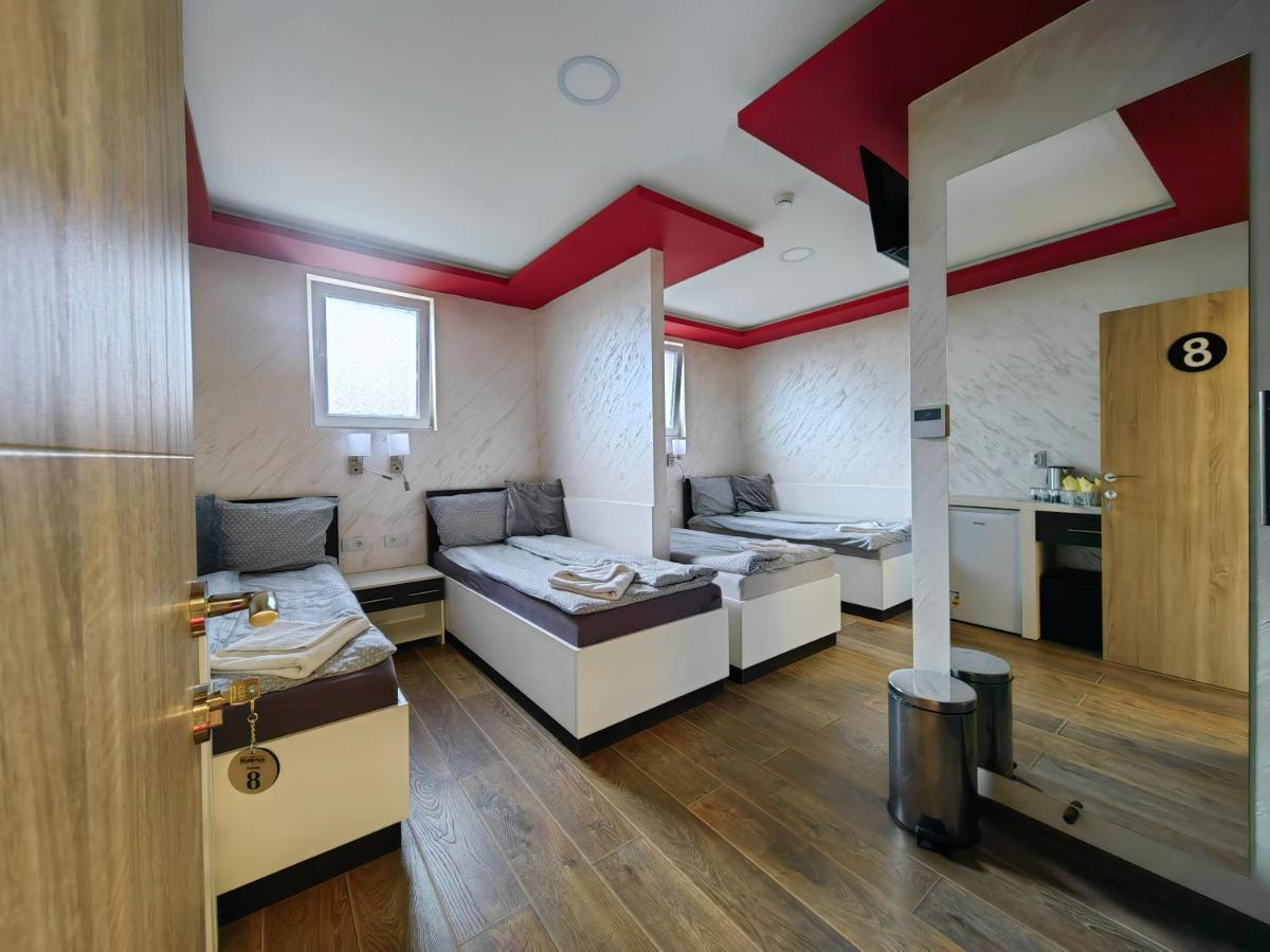 Oldbrick Pub Otel Sombor Dış mekan fotoğraf