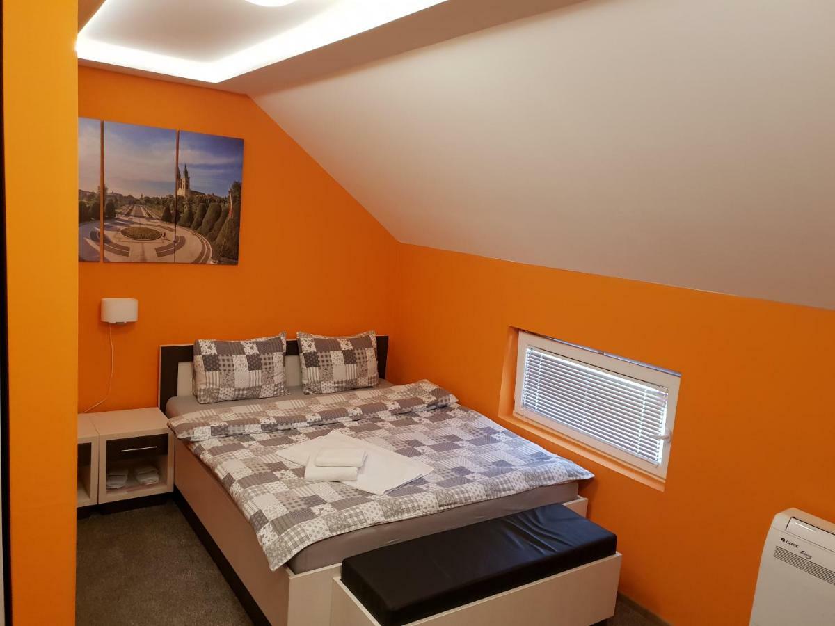 Oldbrick Pub Otel Sombor Dış mekan fotoğraf
