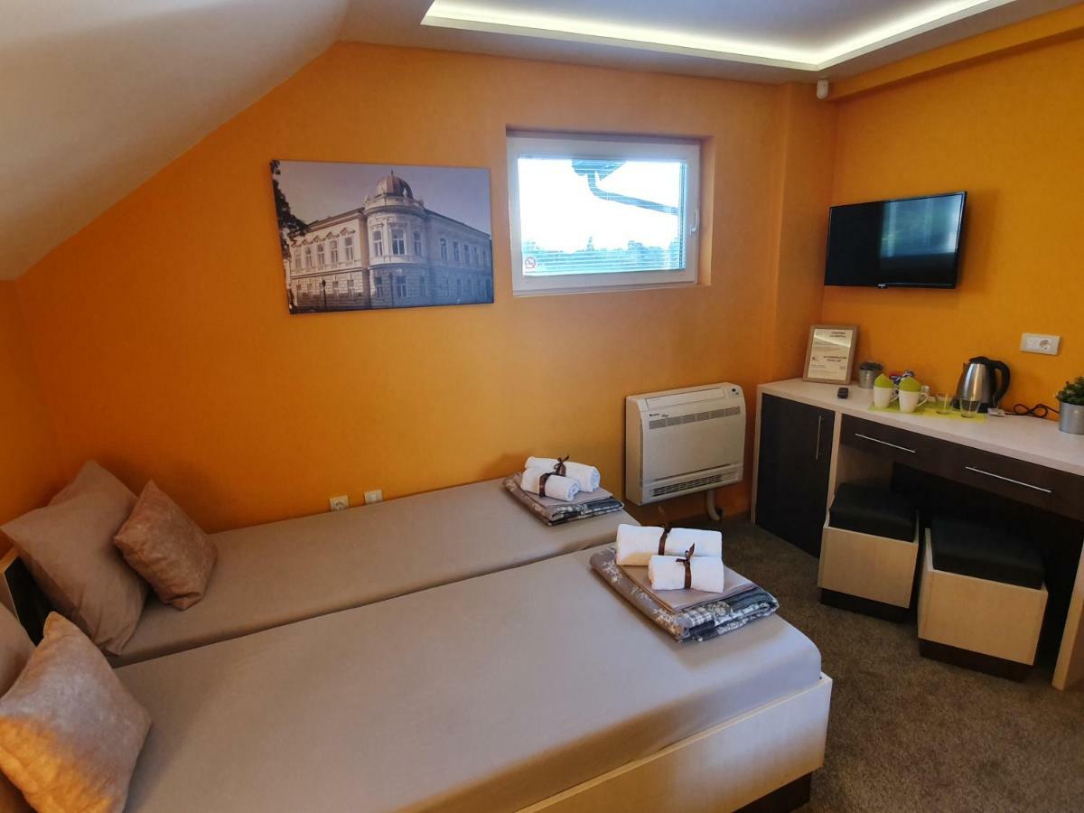 Oldbrick Pub Otel Sombor Dış mekan fotoğraf