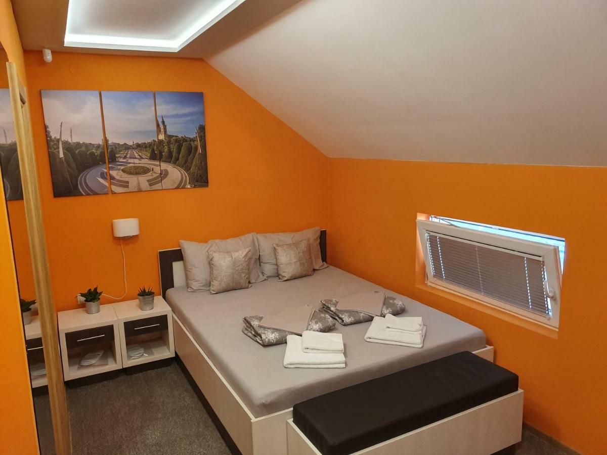 Oldbrick Pub Otel Sombor Dış mekan fotoğraf
