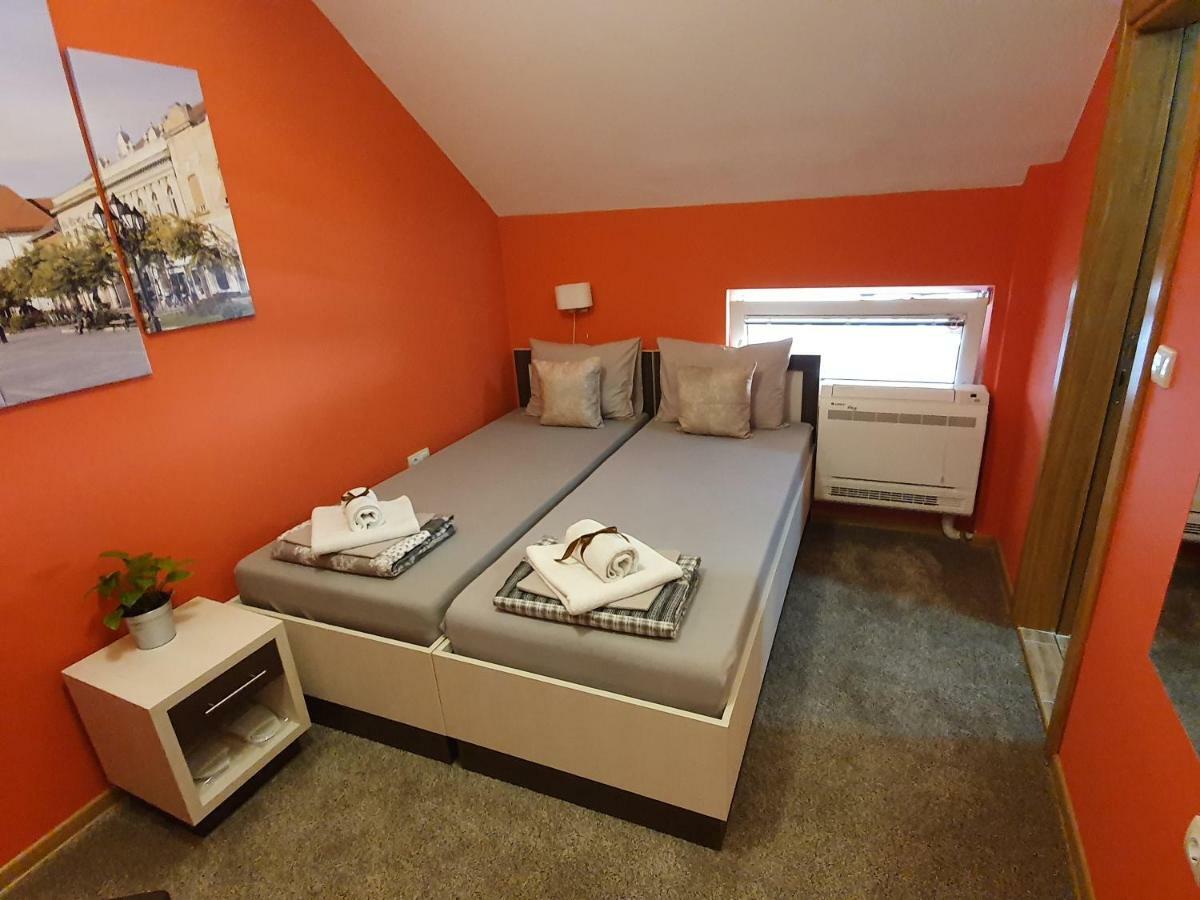 Oldbrick Pub Otel Sombor Dış mekan fotoğraf