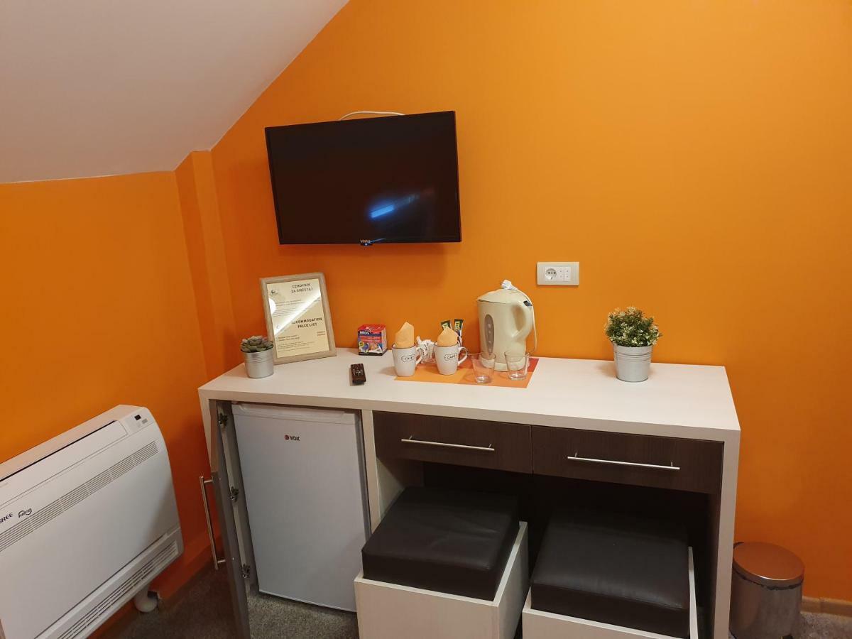 Oldbrick Pub Otel Sombor Dış mekan fotoğraf