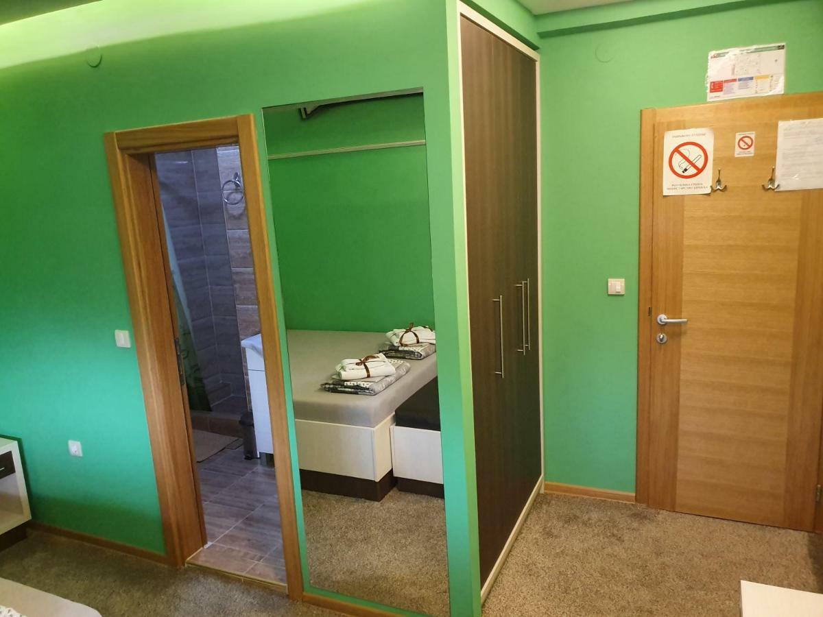 Oldbrick Pub Otel Sombor Dış mekan fotoğraf