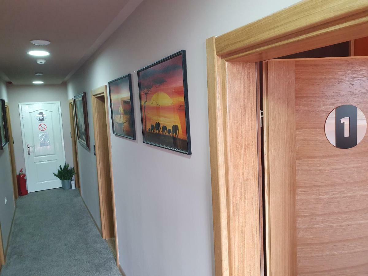 Oldbrick Pub Otel Sombor Dış mekan fotoğraf