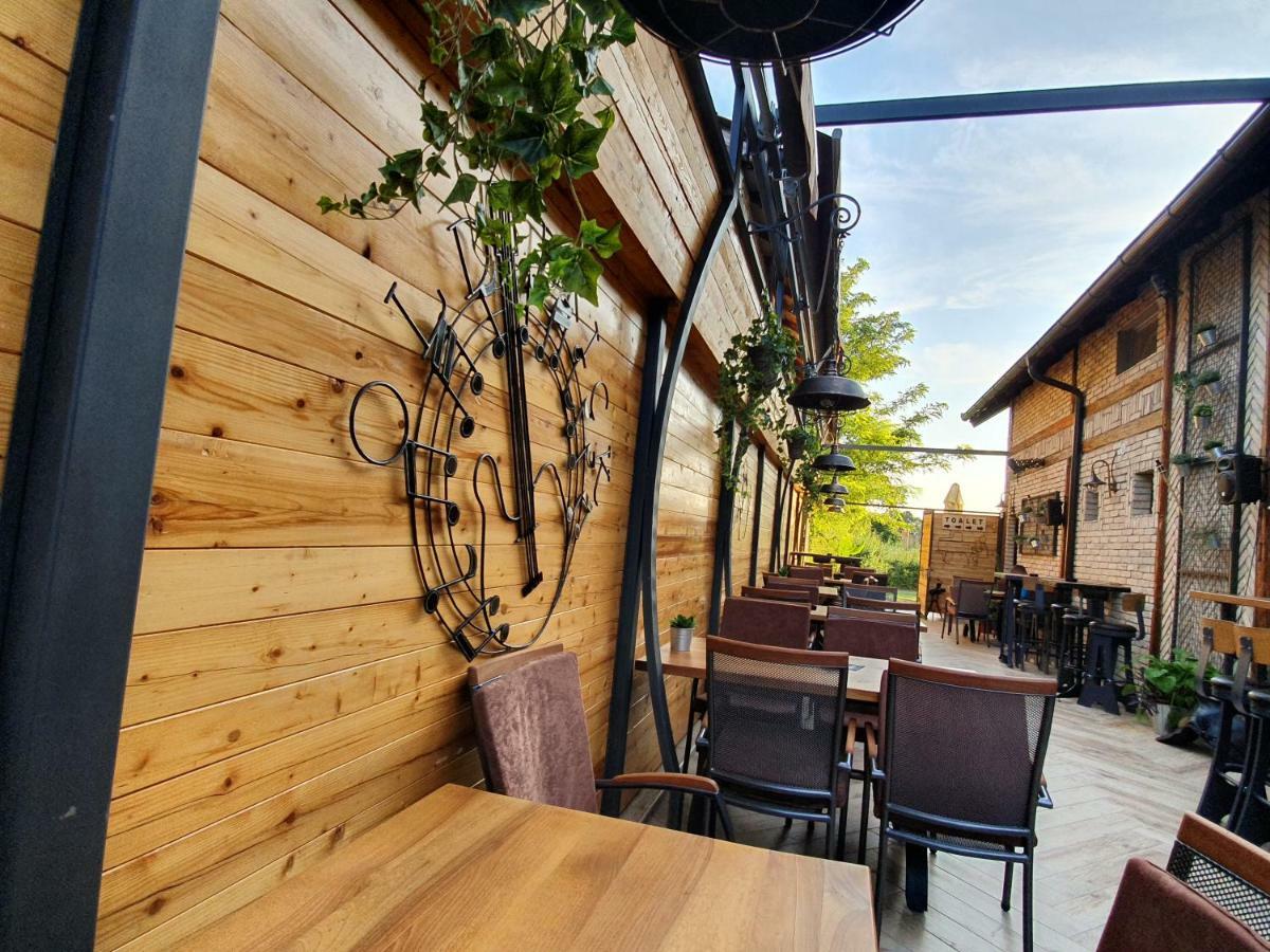 Oldbrick Pub Otel Sombor Dış mekan fotoğraf