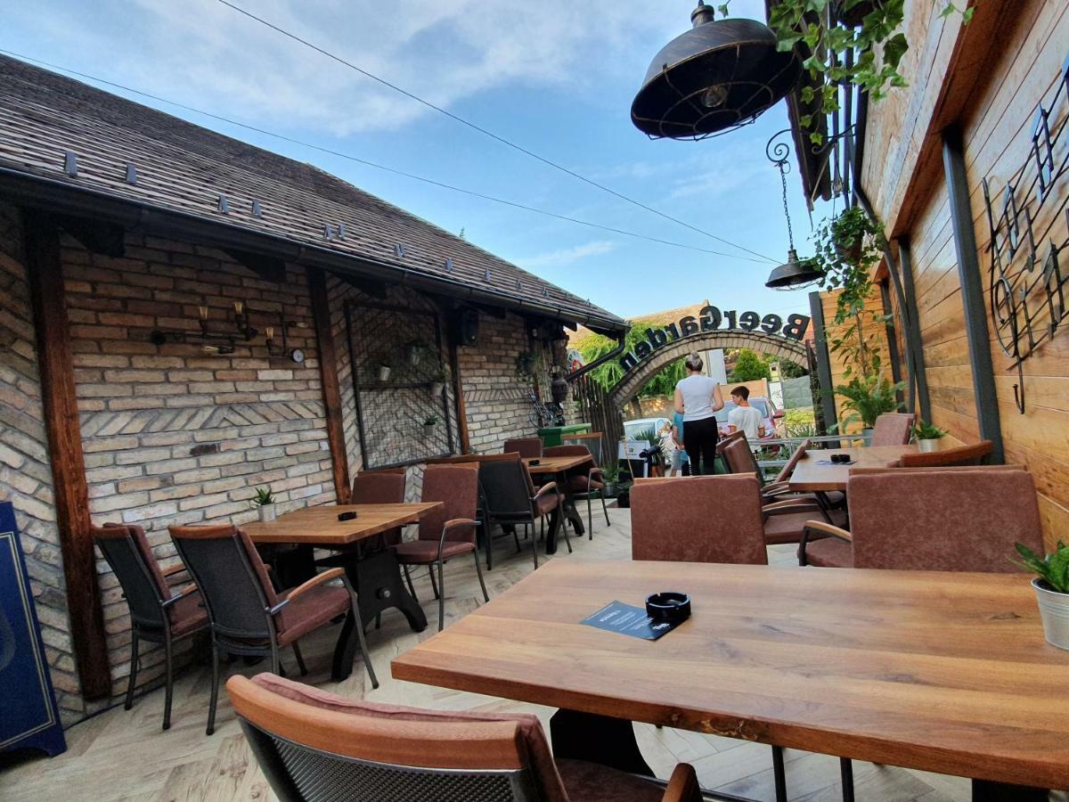 Oldbrick Pub Otel Sombor Dış mekan fotoğraf
