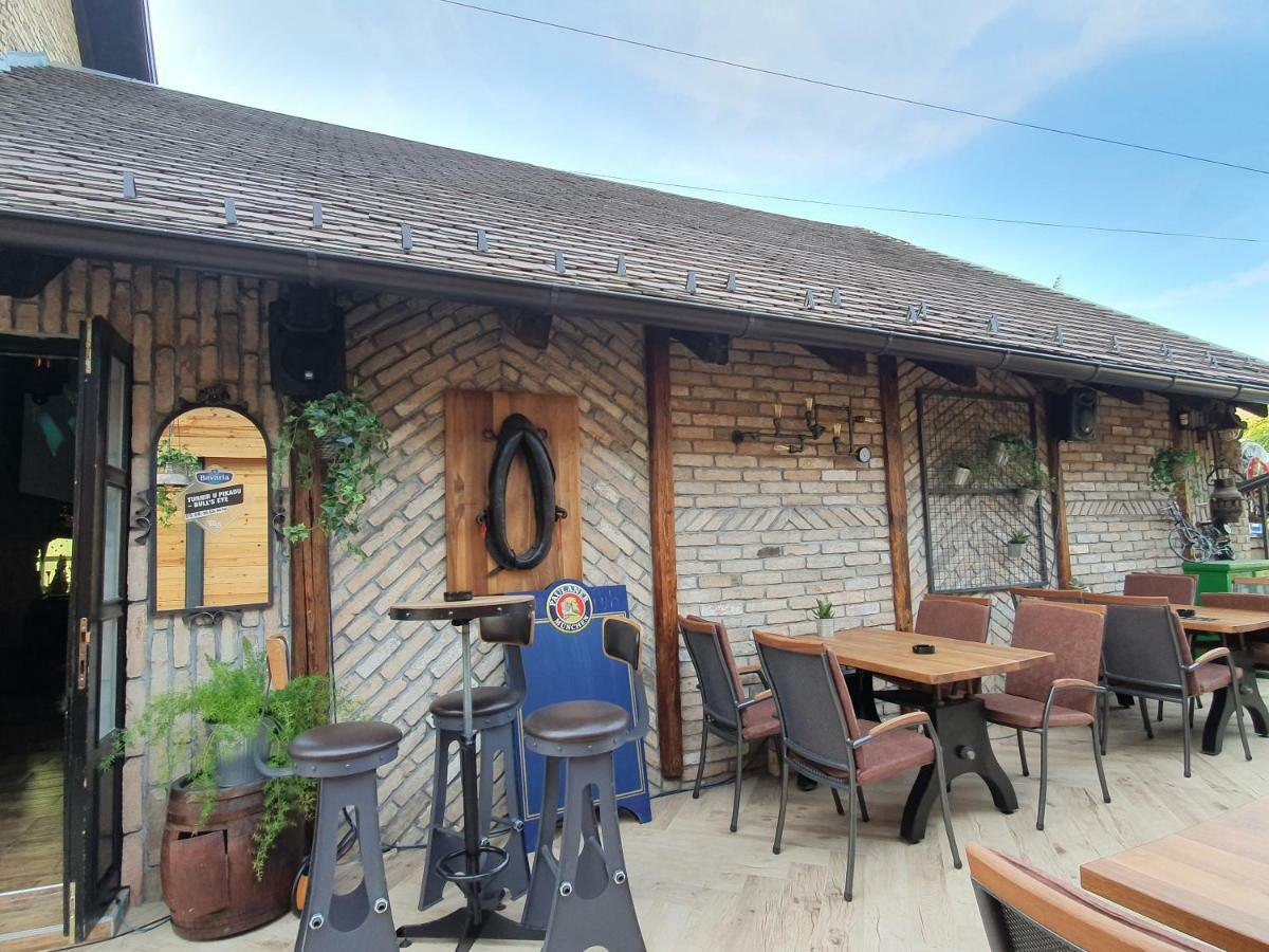 Oldbrick Pub Otel Sombor Dış mekan fotoğraf