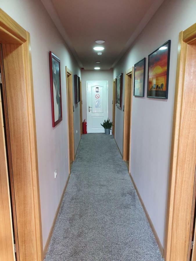 Oldbrick Pub Otel Sombor Dış mekan fotoğraf