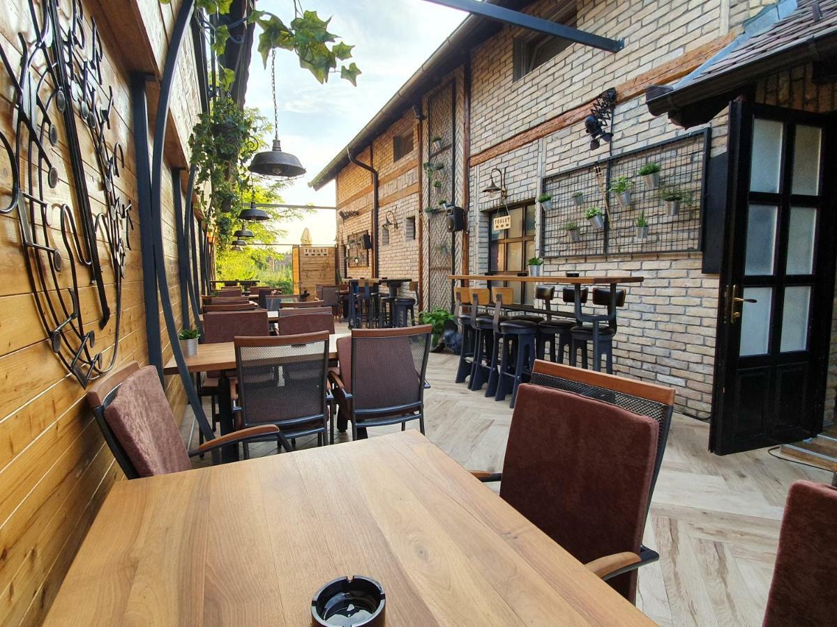 Oldbrick Pub Otel Sombor Dış mekan fotoğraf