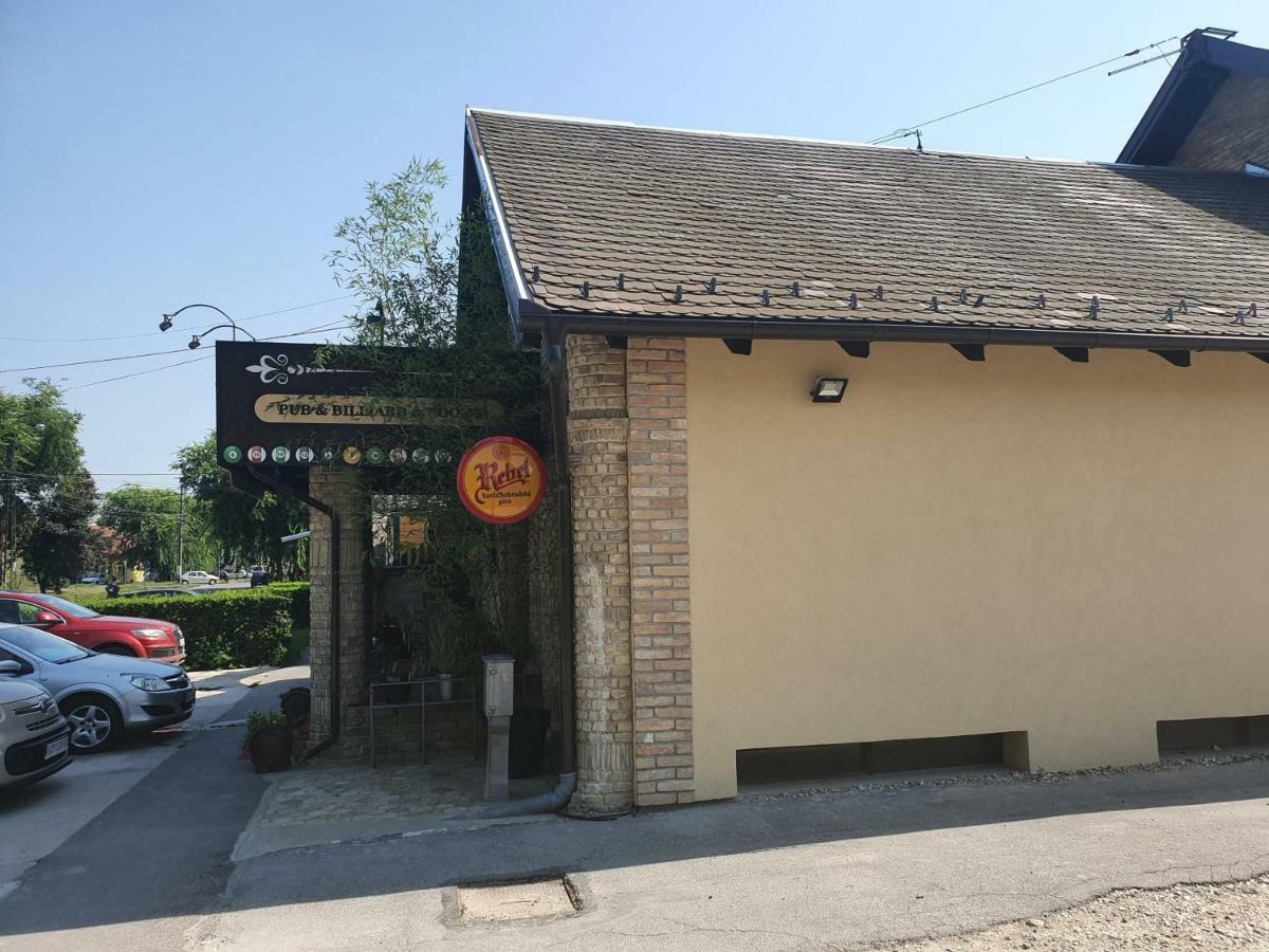 Oldbrick Pub Otel Sombor Dış mekan fotoğraf