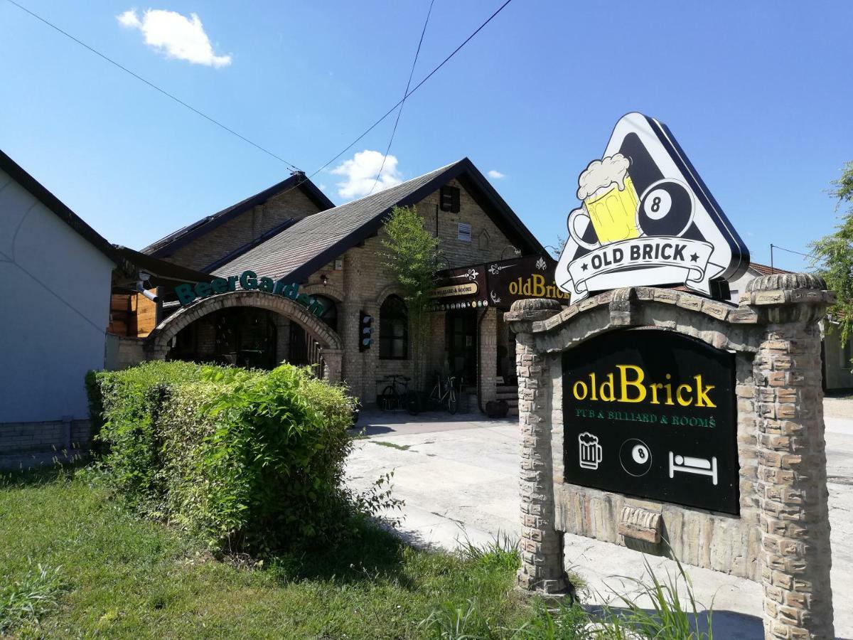 Oldbrick Pub Otel Sombor Dış mekan fotoğraf